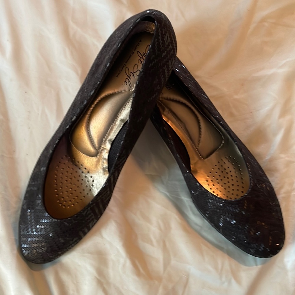 10 EW (WW) new shoes by Soft Style are in “black pixel” (see close-up photo)